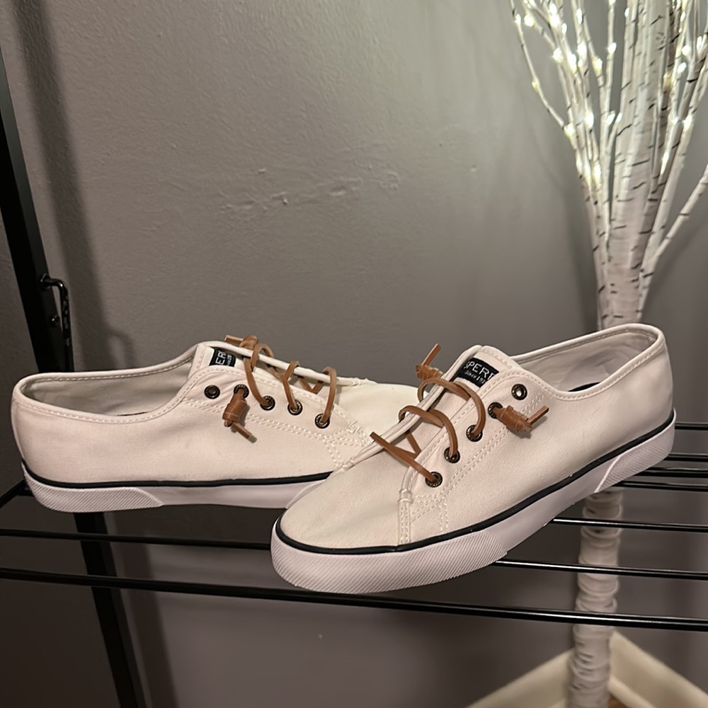 Brand new white Sperry memory foam shoes.